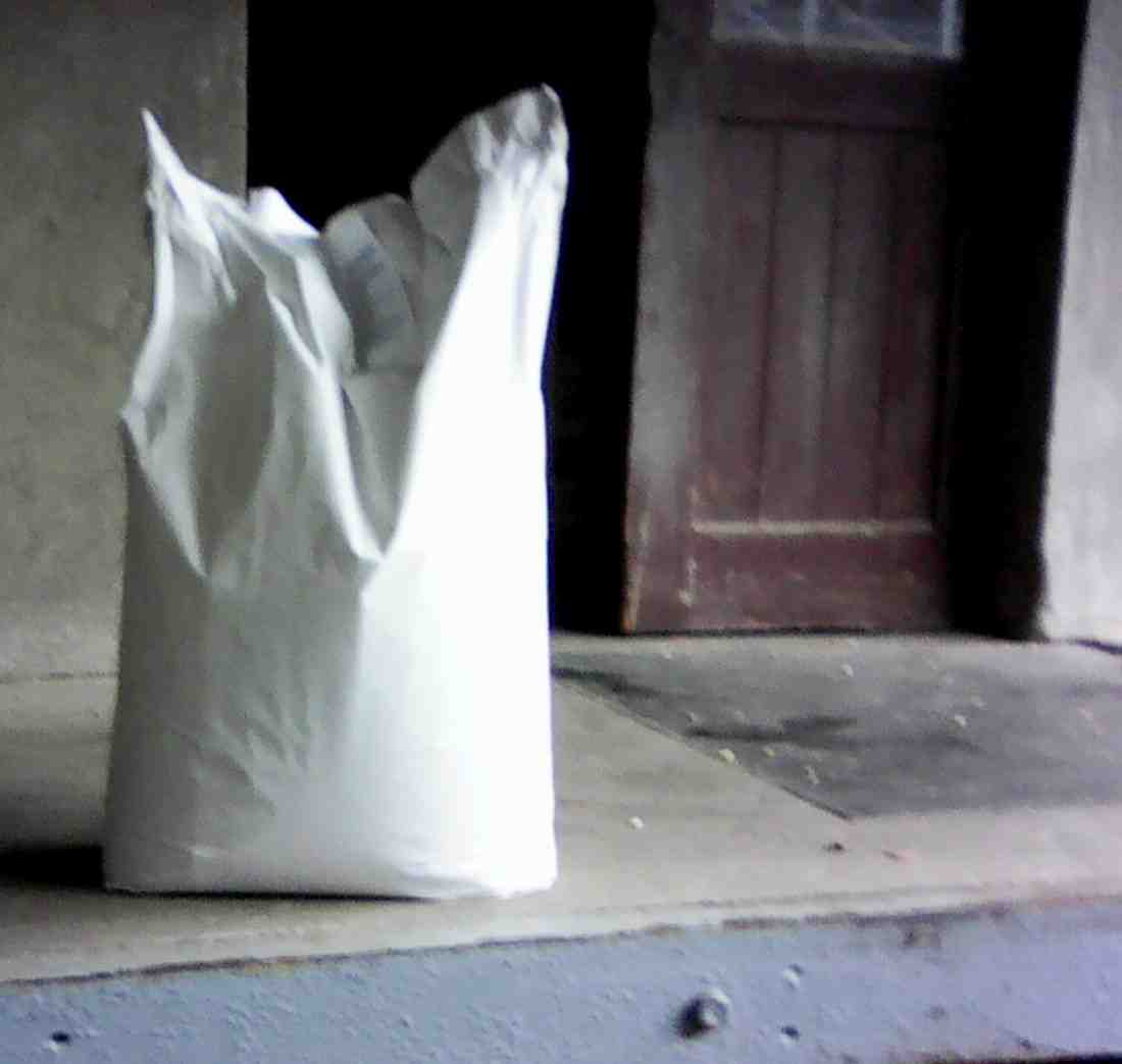 Gespendeter Futtersack mit Taubenfutter